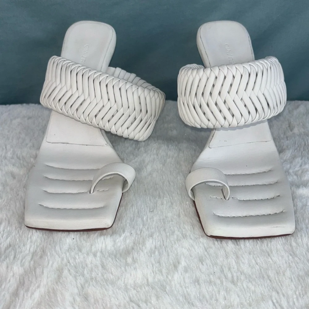 EUC GIA/RHW Sandal Open Toe Slide Mule White EU 36 Retails $370 Leather Braided